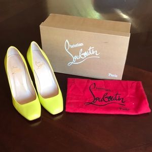 Christian Louboutin Décolleté 328 heel